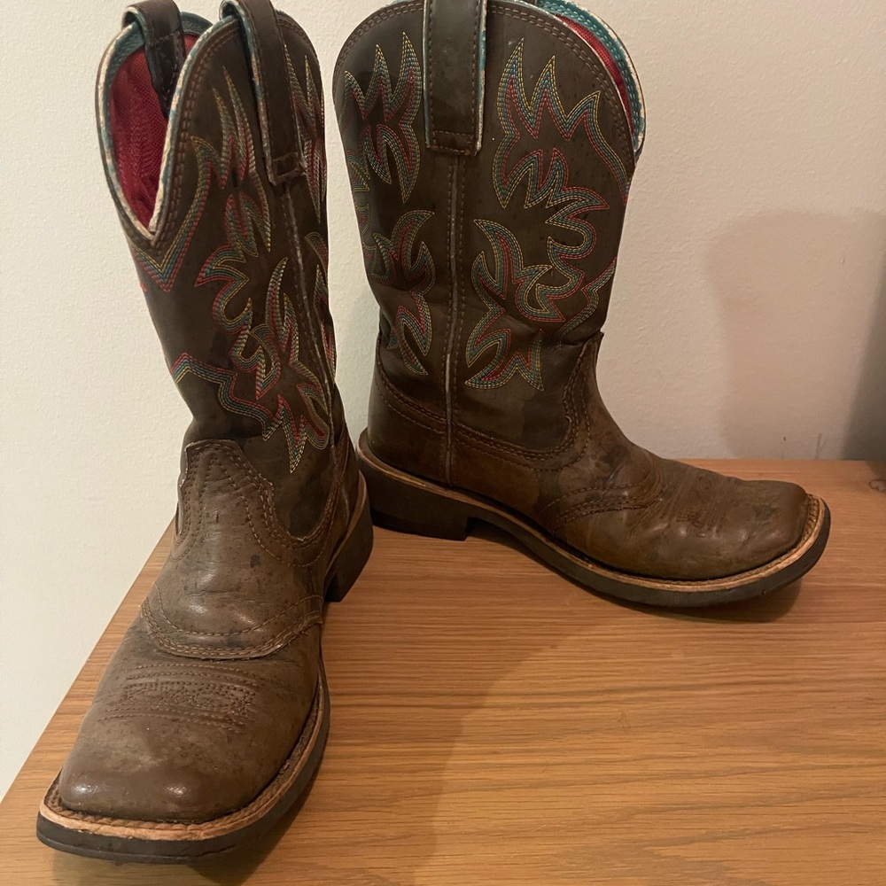 ARIAT WOMEN'S DELILAH WESTERN PERFORMANCE BOOTS - BROAD SQUARE TOE